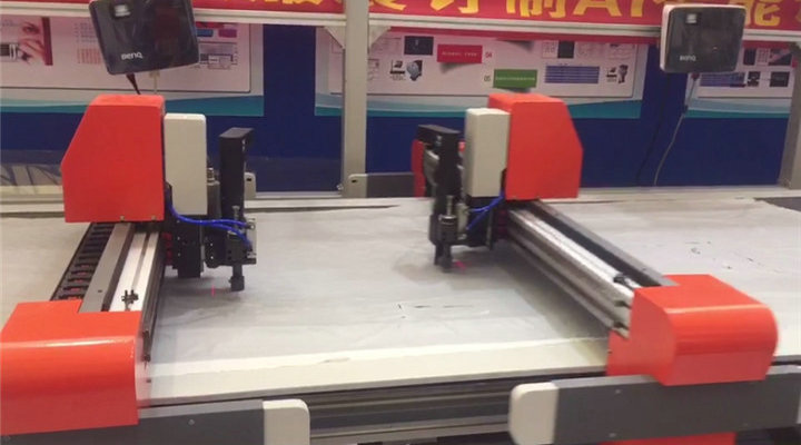 双横梁布料异步裁剪