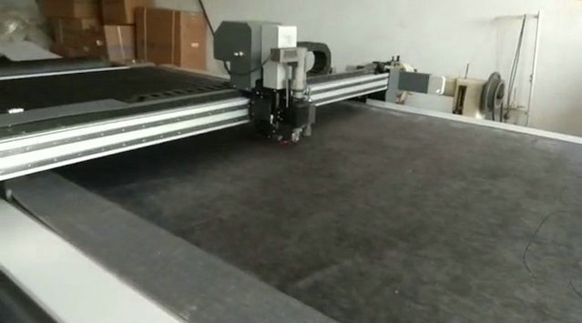 沙发面料圆刀高速裁剪