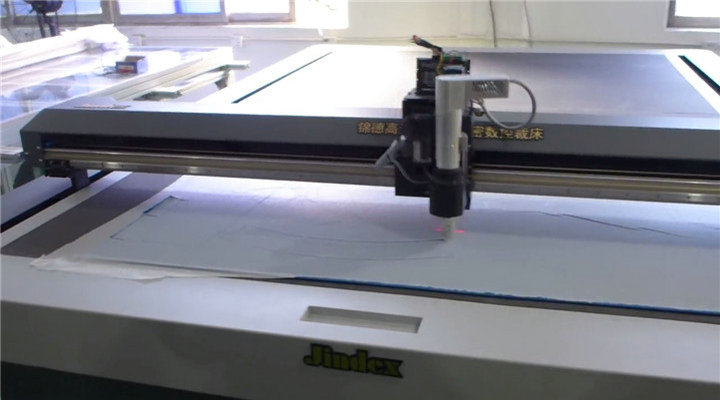 四层布料圆刀裁剪