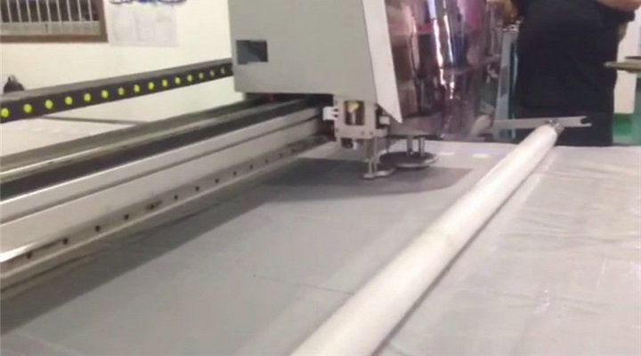 多层牛仔布料裁剪