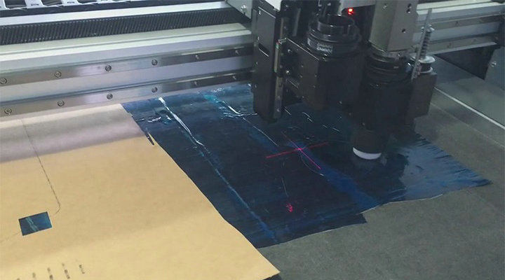 碳纤维预浸料振动刀切割