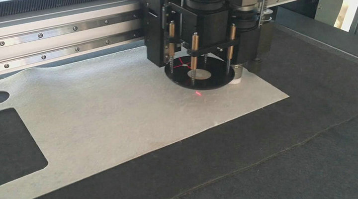 复合皮革振动刀裁剪