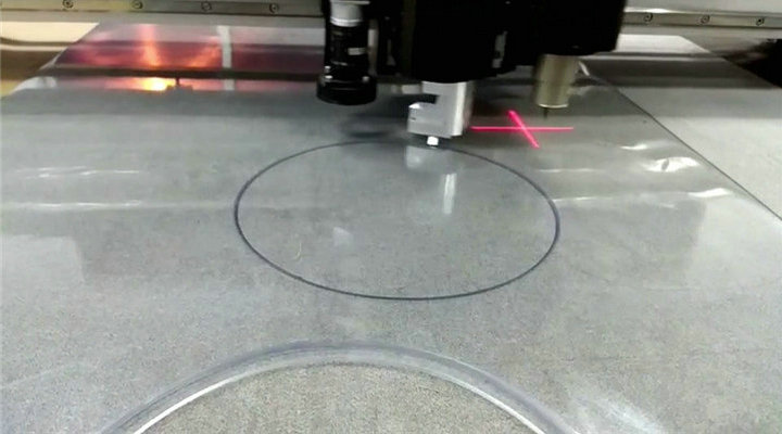 PVC软玻璃斜边切割