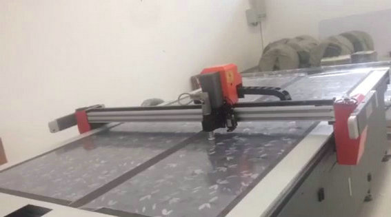 PVC软玻璃桌布切割